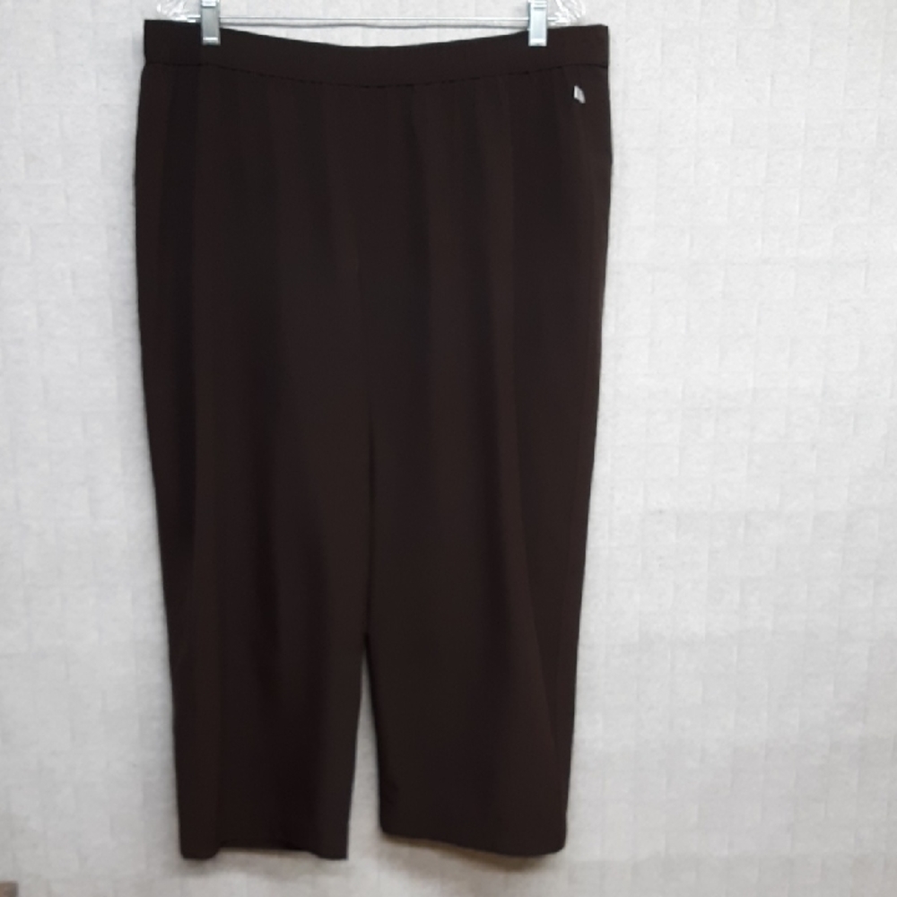 Chico's Zenergy Dark Brown Capris